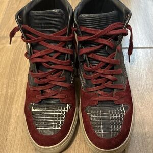 Stylish Men's High-Top Sneakers in Burgundy and Black